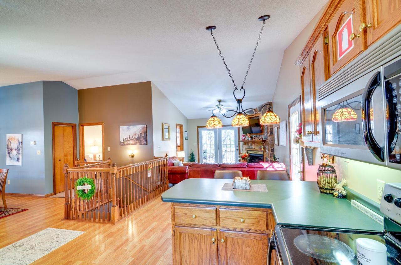 Burnside Resort Cabin With Hot Tub And Outdoor Spots! Eksteriør bilde